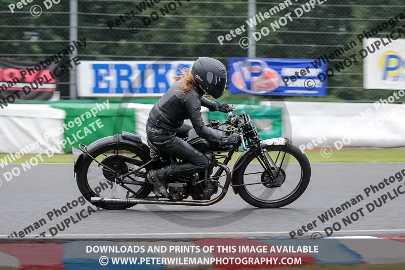 Vintage motorcycle club;eventdigitalimages;mallory park;mallory park trackday photographs;no limits trackdays;peter wileman photography;trackday digital images;trackday photos;vmcc festival 1000 bikes photographs